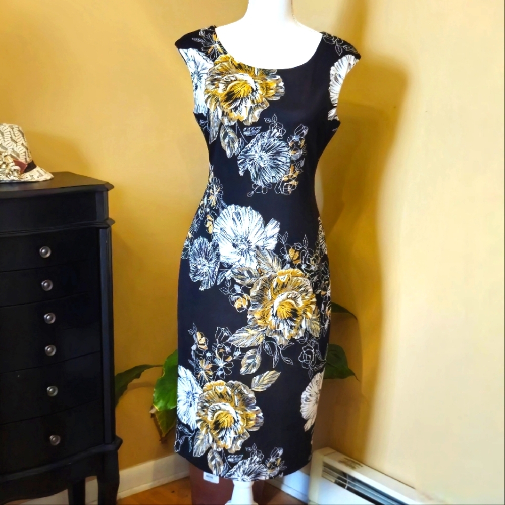 Connected Apparel. Scuba Pencil. Size 6. Black and Yellow Floral.